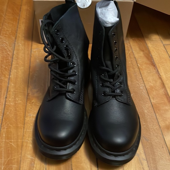 NIB  dr martens womens size 6 - Picture 6 of 9
